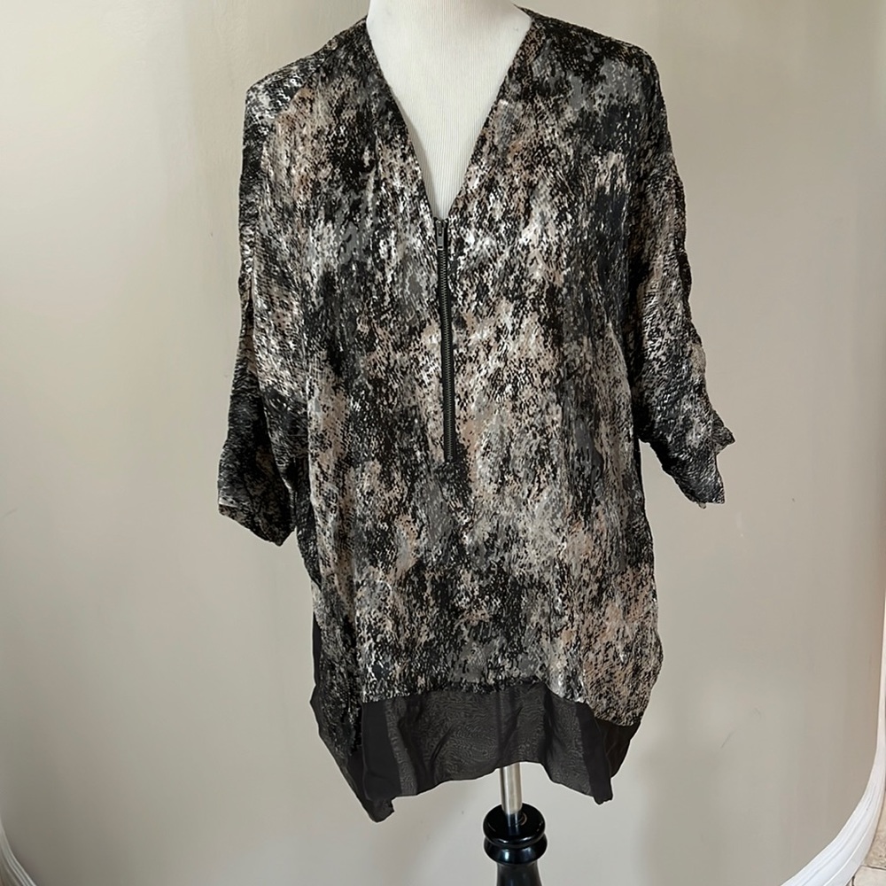 Gold hawk Rayon/Silk Dolman  Sleeved Tunic. XS